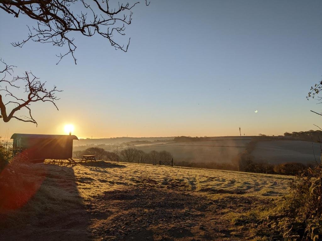 stunning shepherds hut retreat north devon