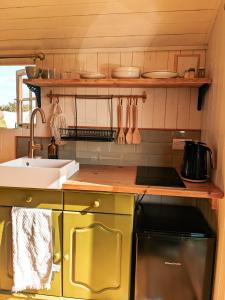 stunning shepherds hut retreat north devon