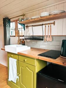 stunning shepherds hut retreat north devon