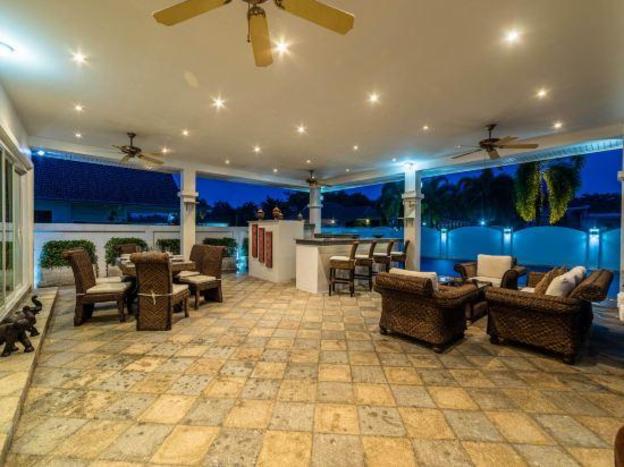 private 3 bedroom pool villa pp10