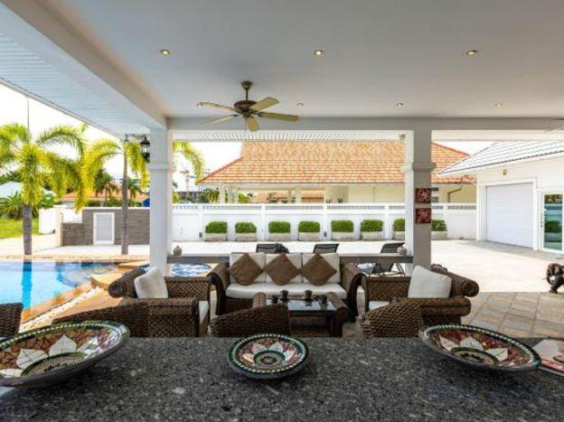 private 3 bedroom pool villa pp10