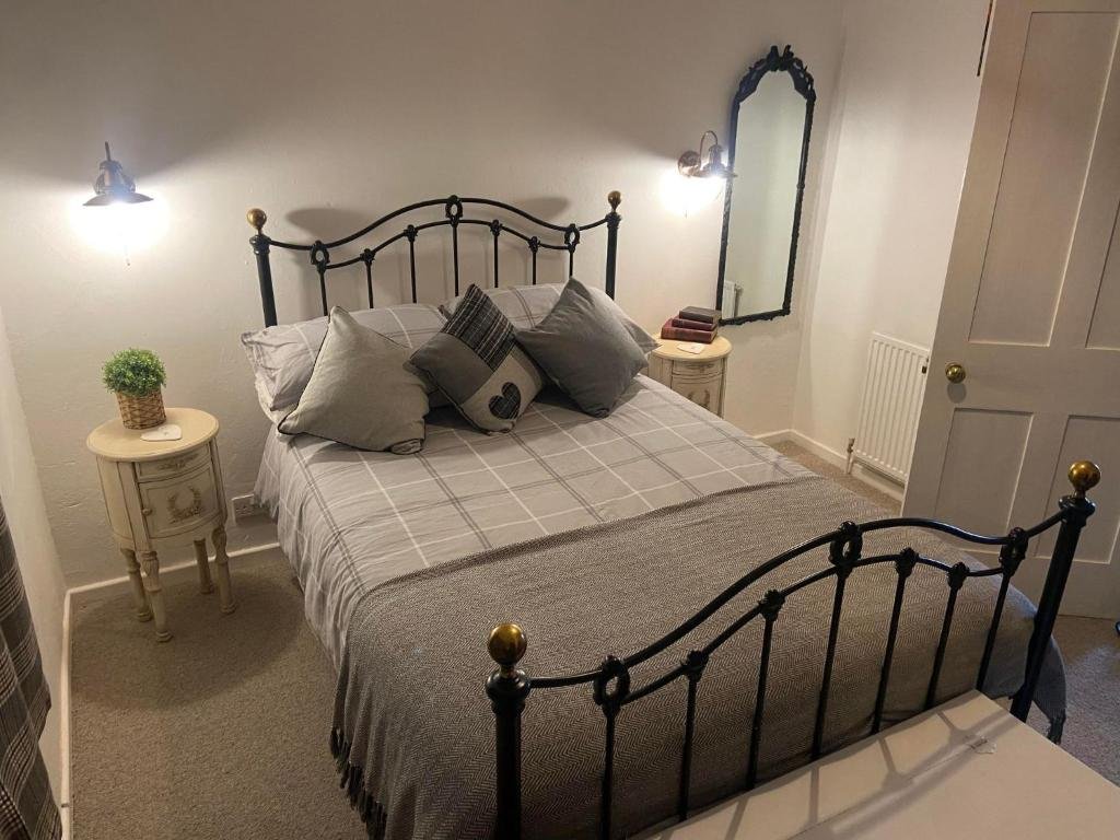 quaint cottage home comforts and log fire