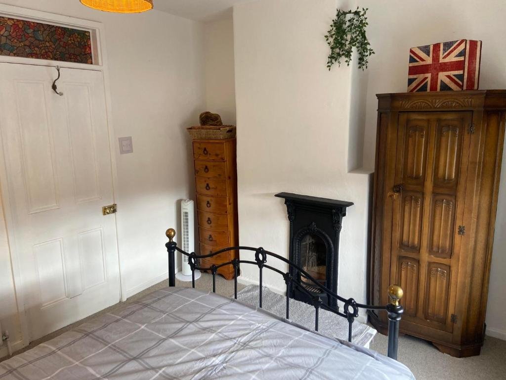 quaint cottage home comforts and log fire
