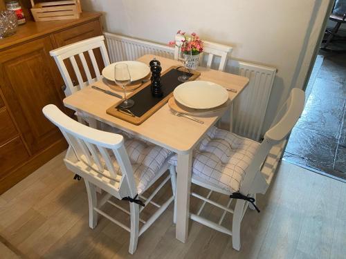 quaint cottage home comforts and log fire