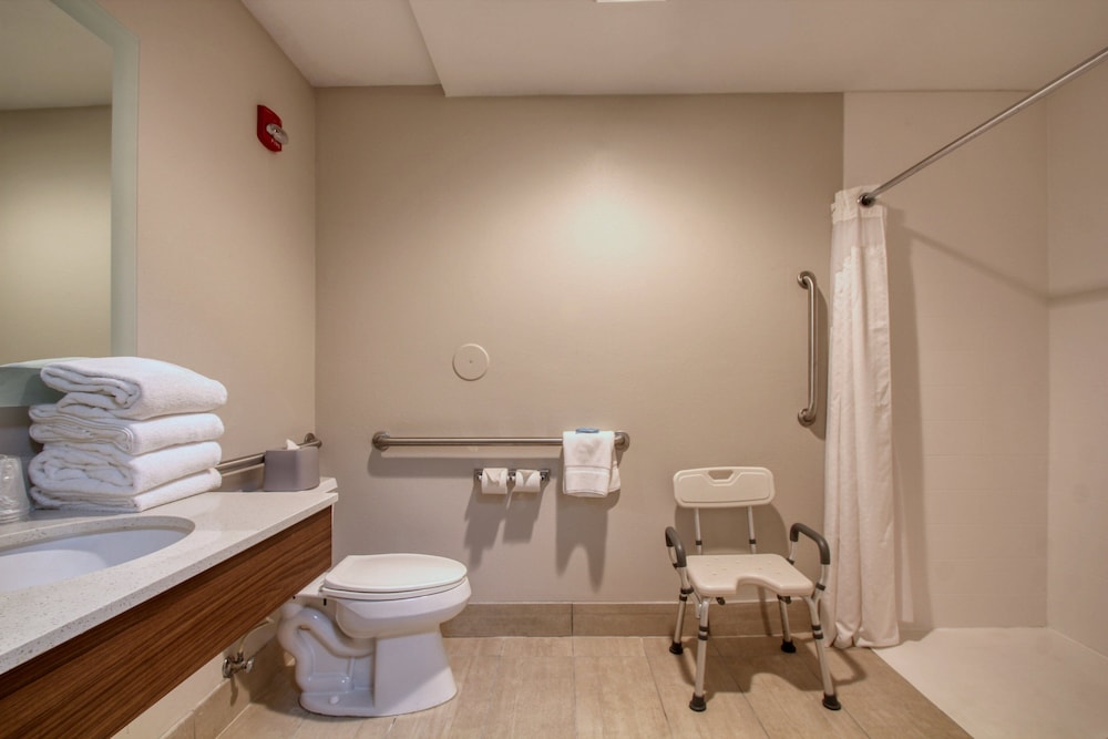 holiday inn express hotel and suites oshkosh by ihg
