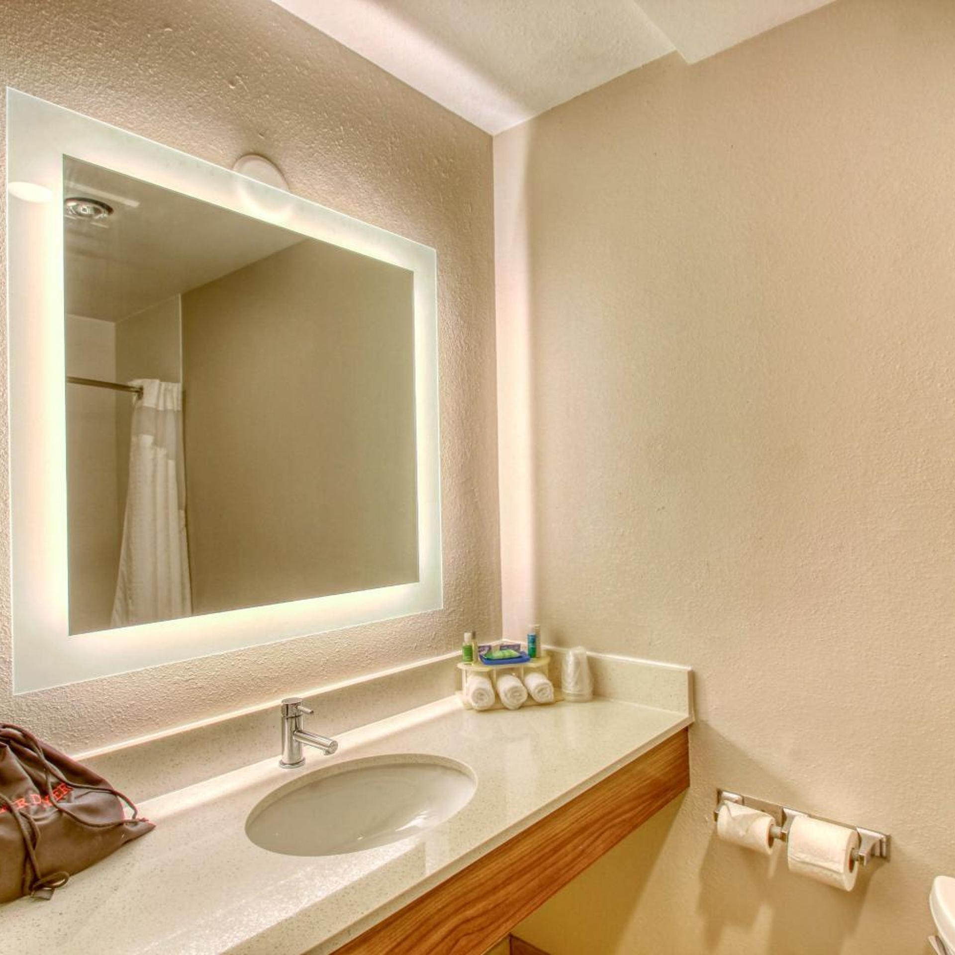 holiday inn express hotel and suites oshkosh by ihg