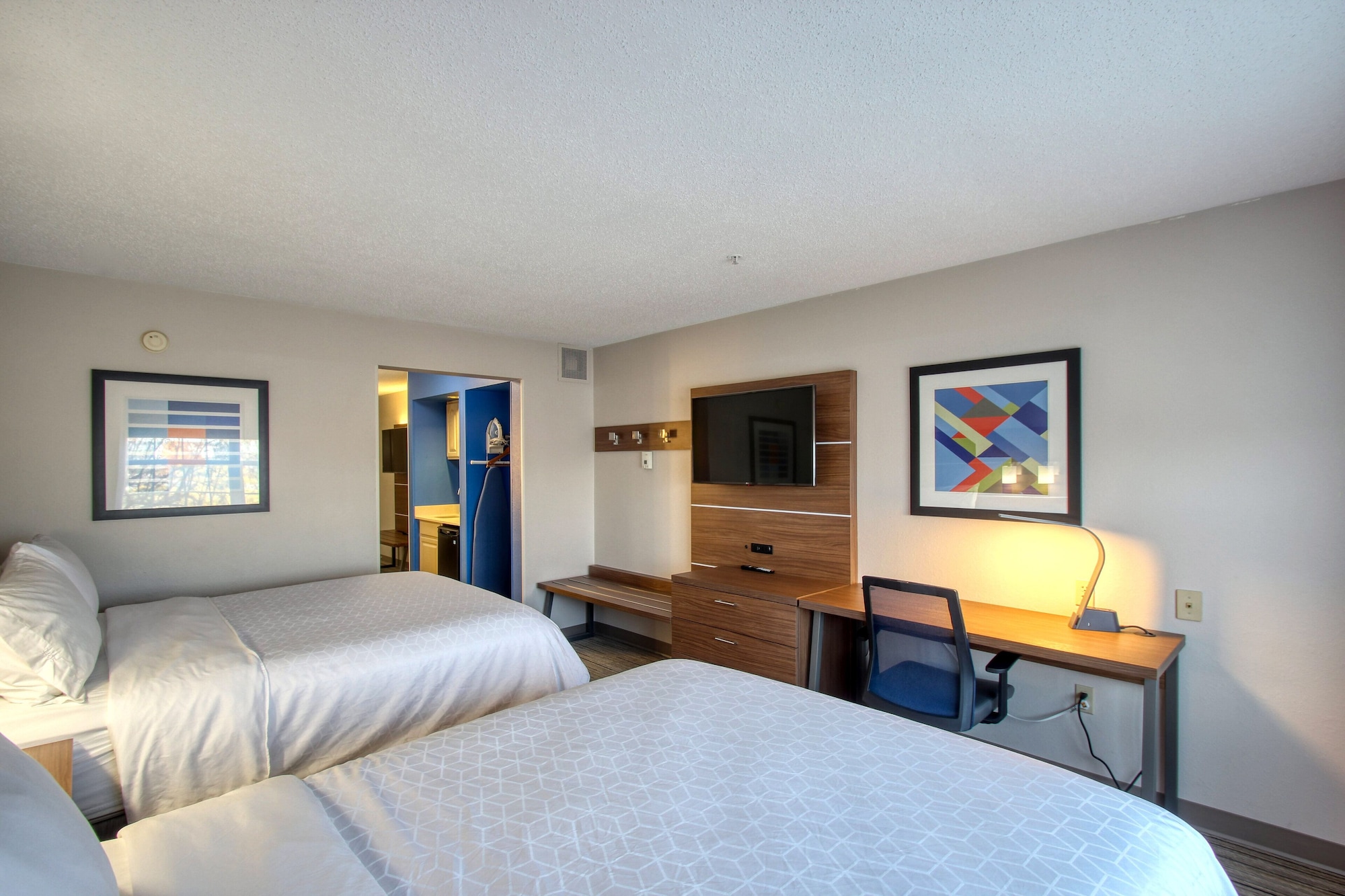 holiday inn express hotel and suites oshkosh by ihg
