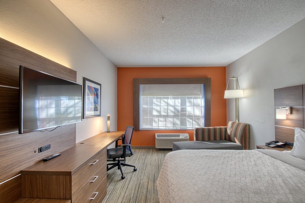holiday inn express hotel and suites oshkosh by ihg