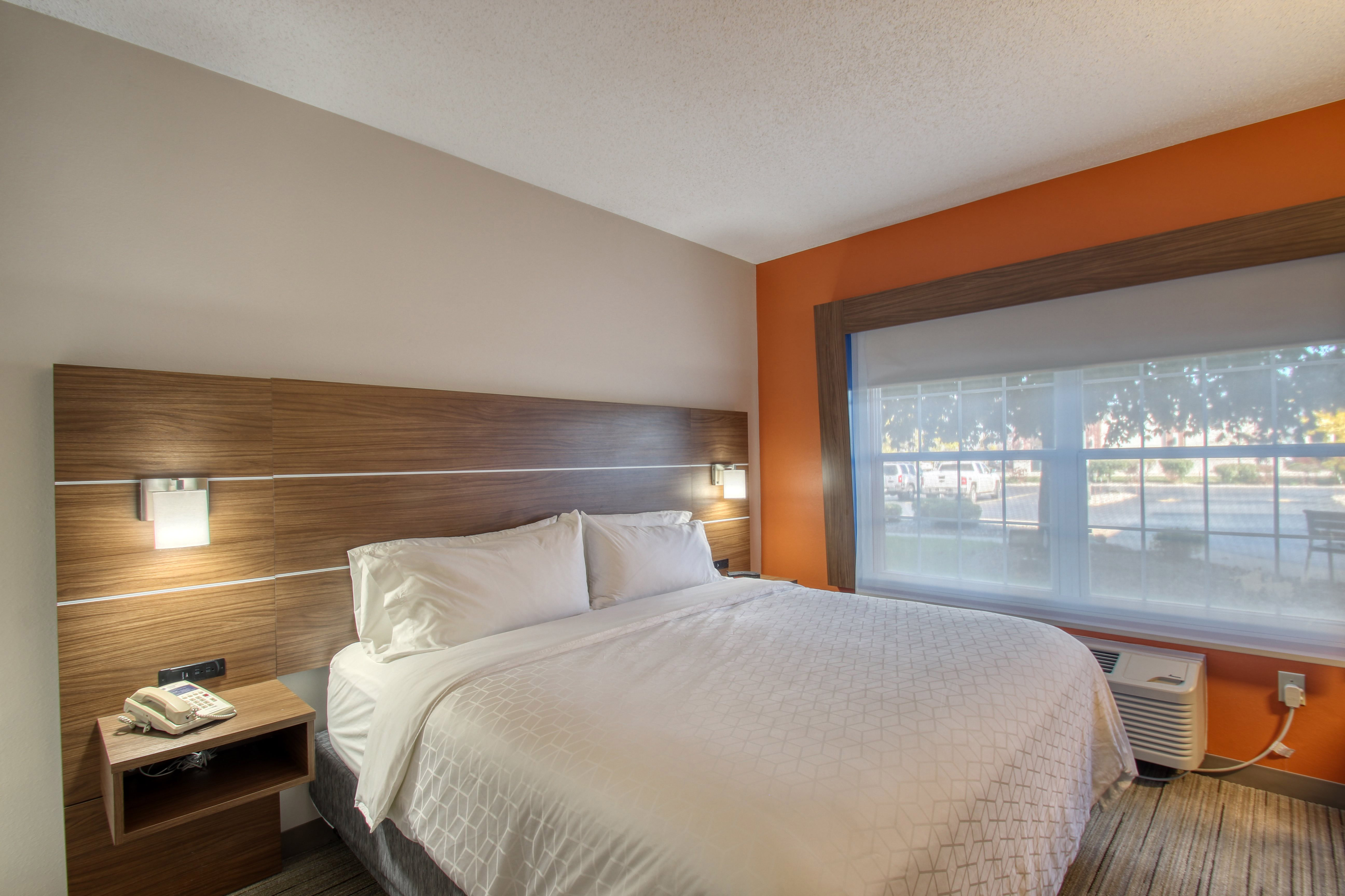 holiday inn express hotel and suites oshkosh by ihg