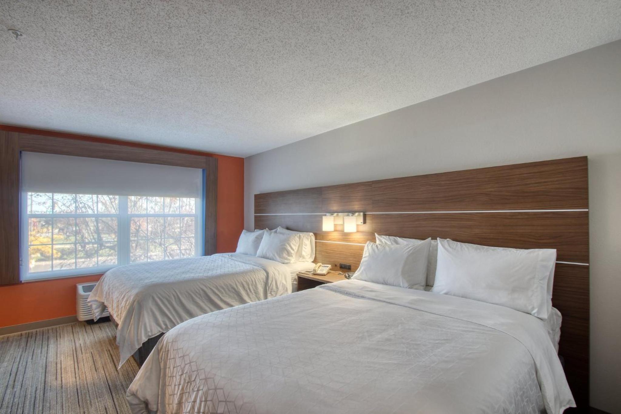 holiday inn express hotel and suites oshkosh by ihg