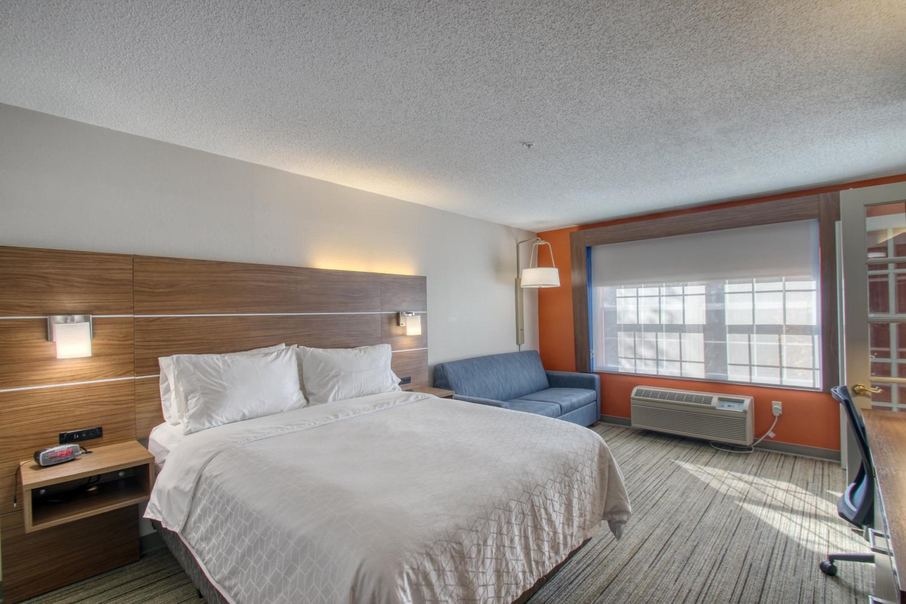 holiday inn express hotel and suites oshkosh by ihg