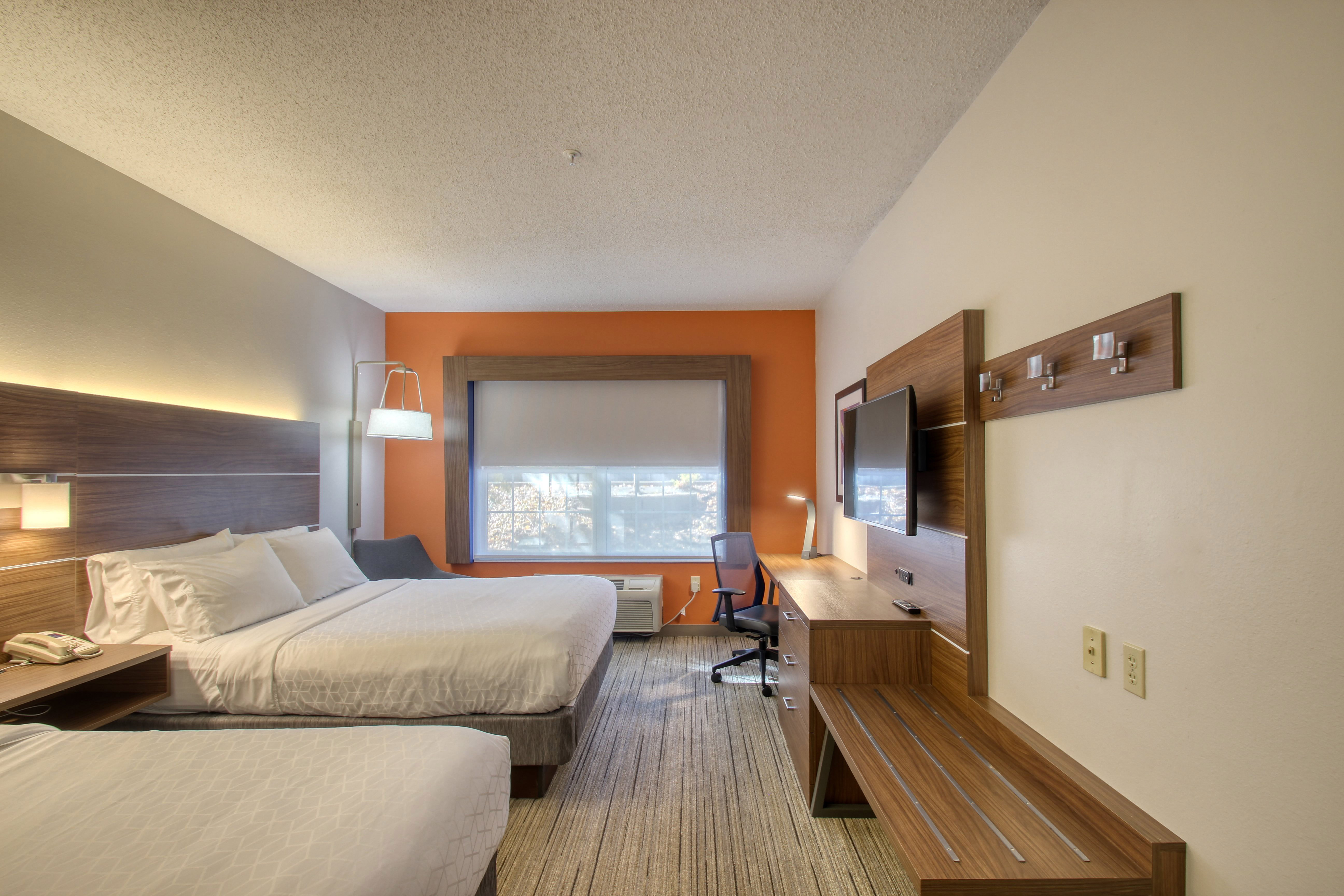 holiday inn express hotel and suites oshkosh by ihg