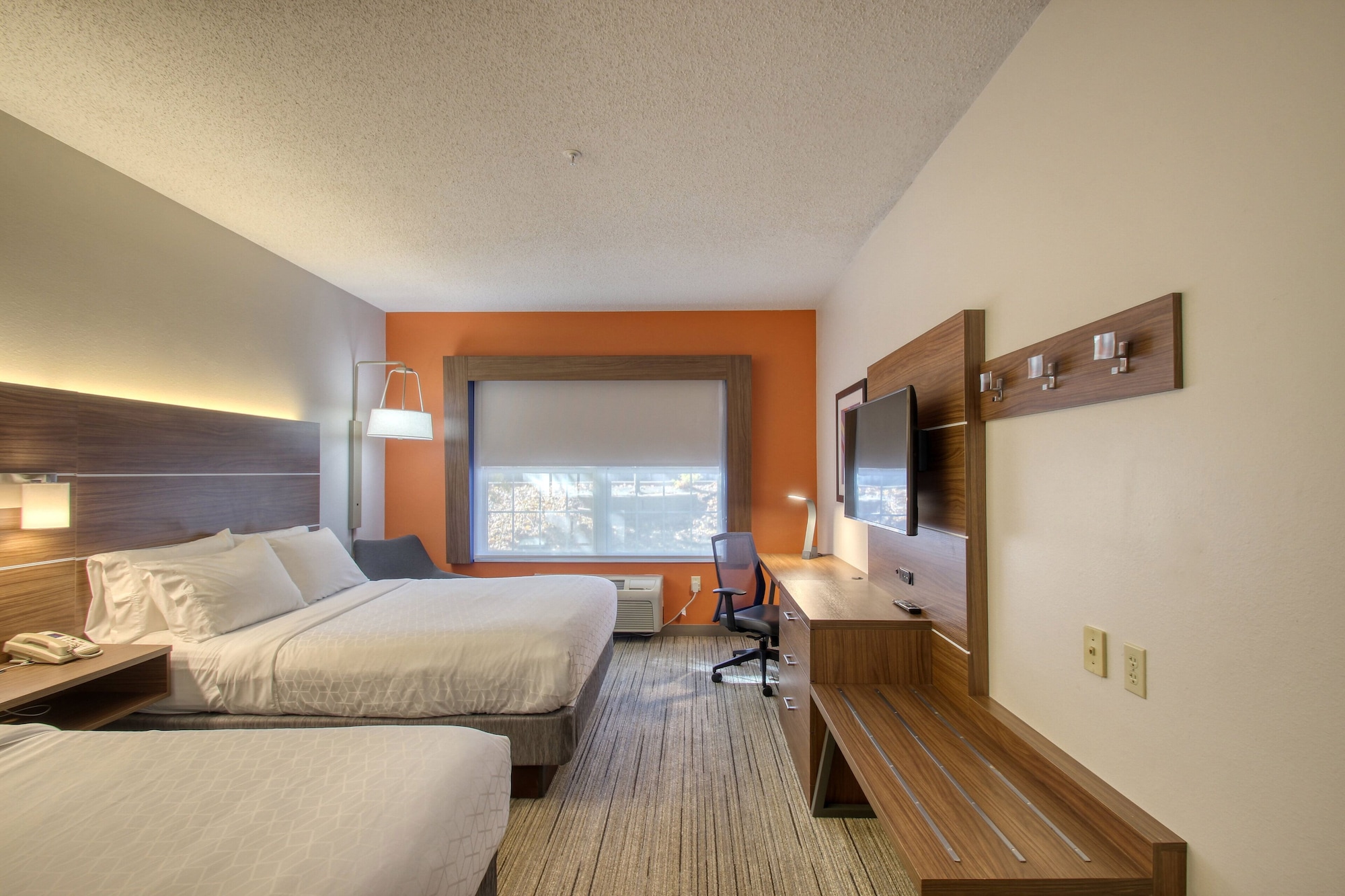holiday inn express hotel and suites oshkosh by ihg