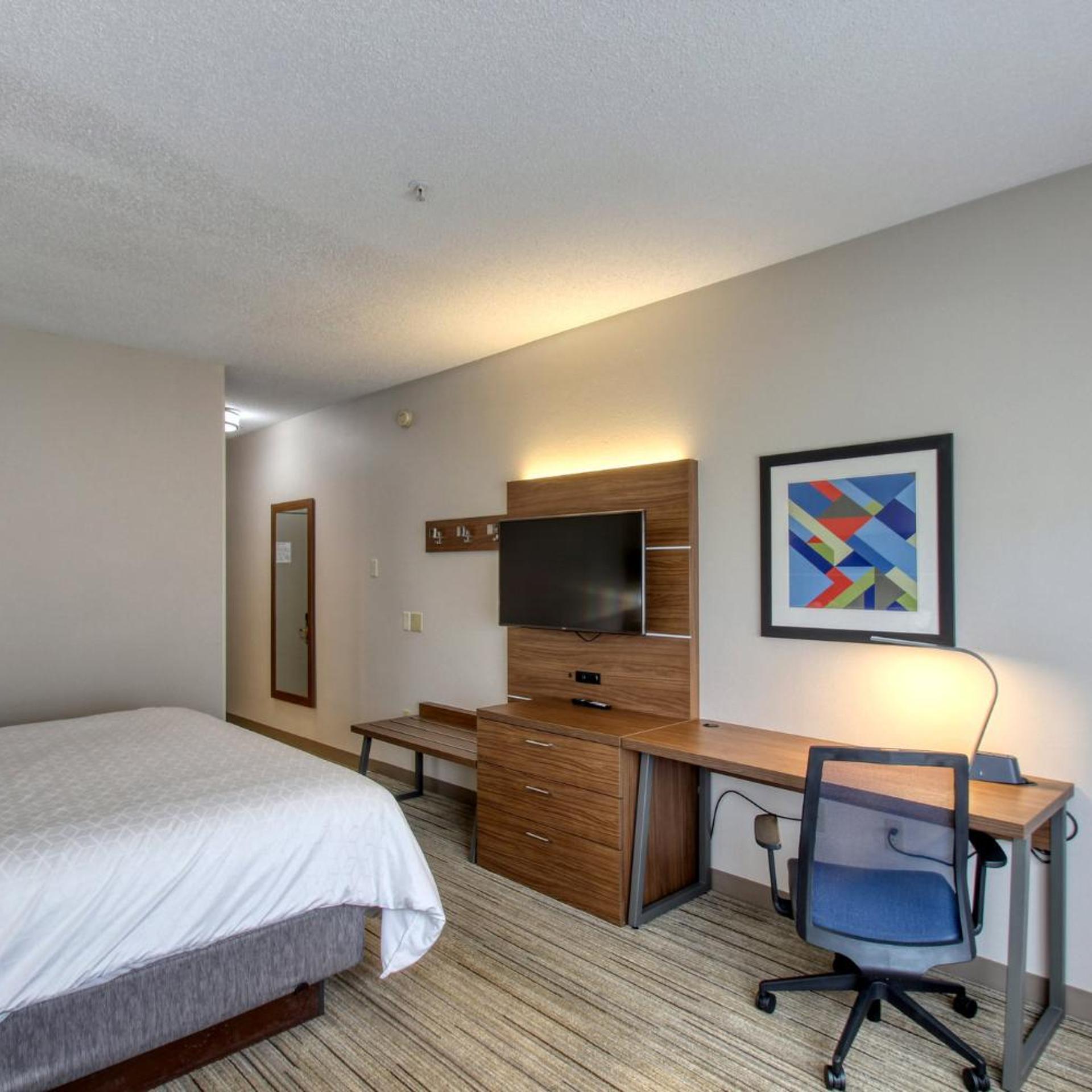 holiday inn express hotel and suites oshkosh by ihg