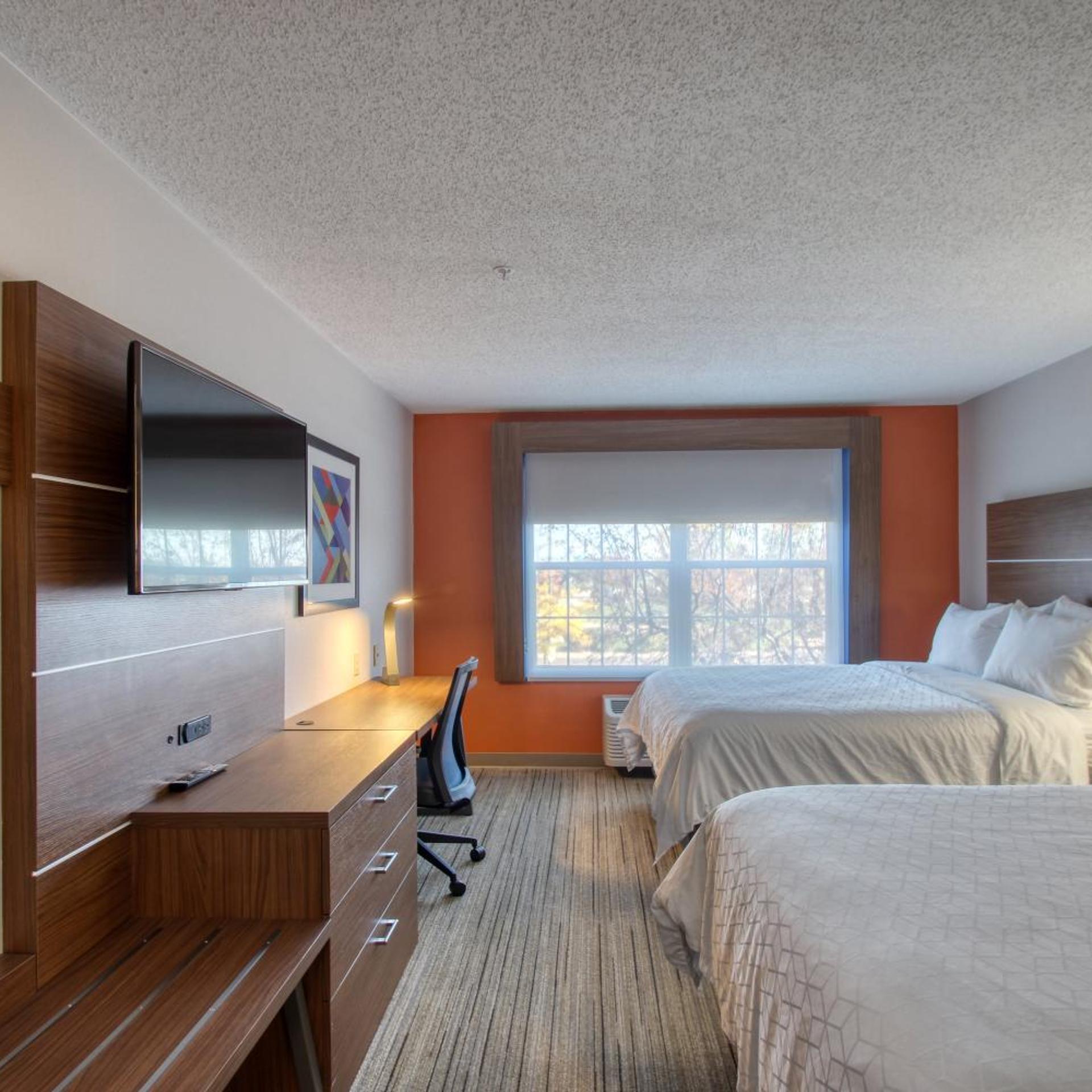 holiday inn express hotel and suites oshkosh by ihg