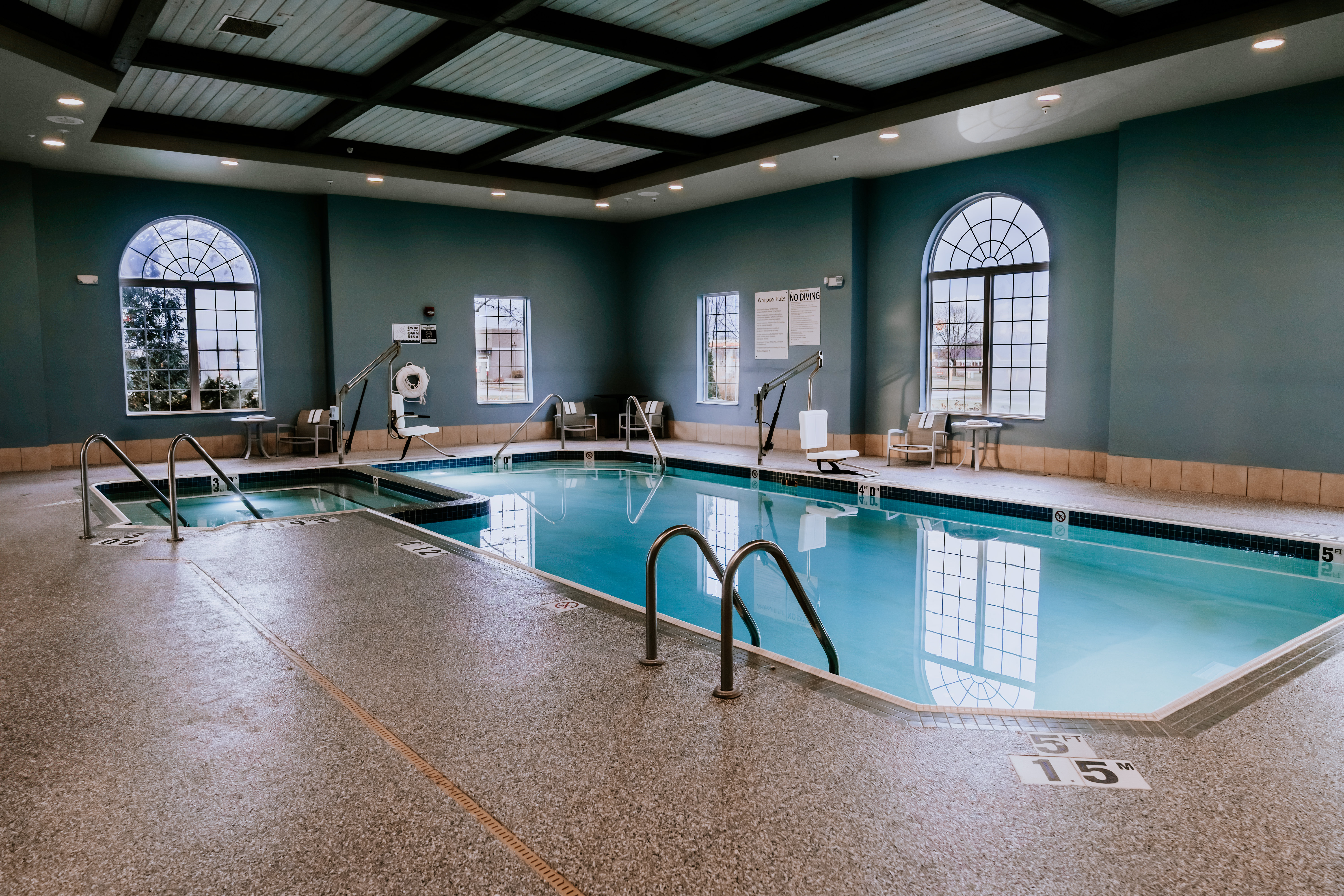 holiday inn express hotel and suites oshkosh by ihg