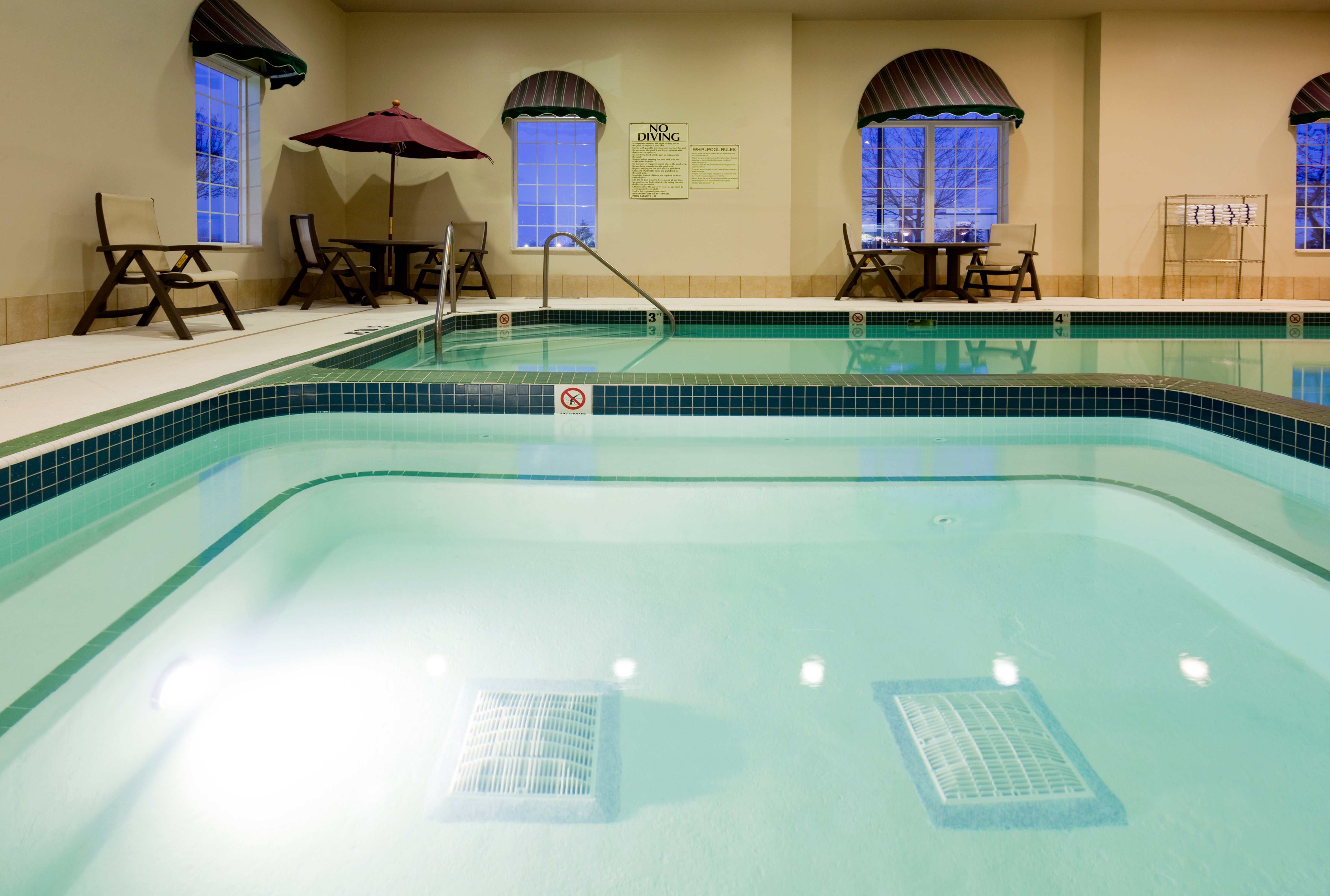 holiday inn express hotel and suites oshkosh by ihg