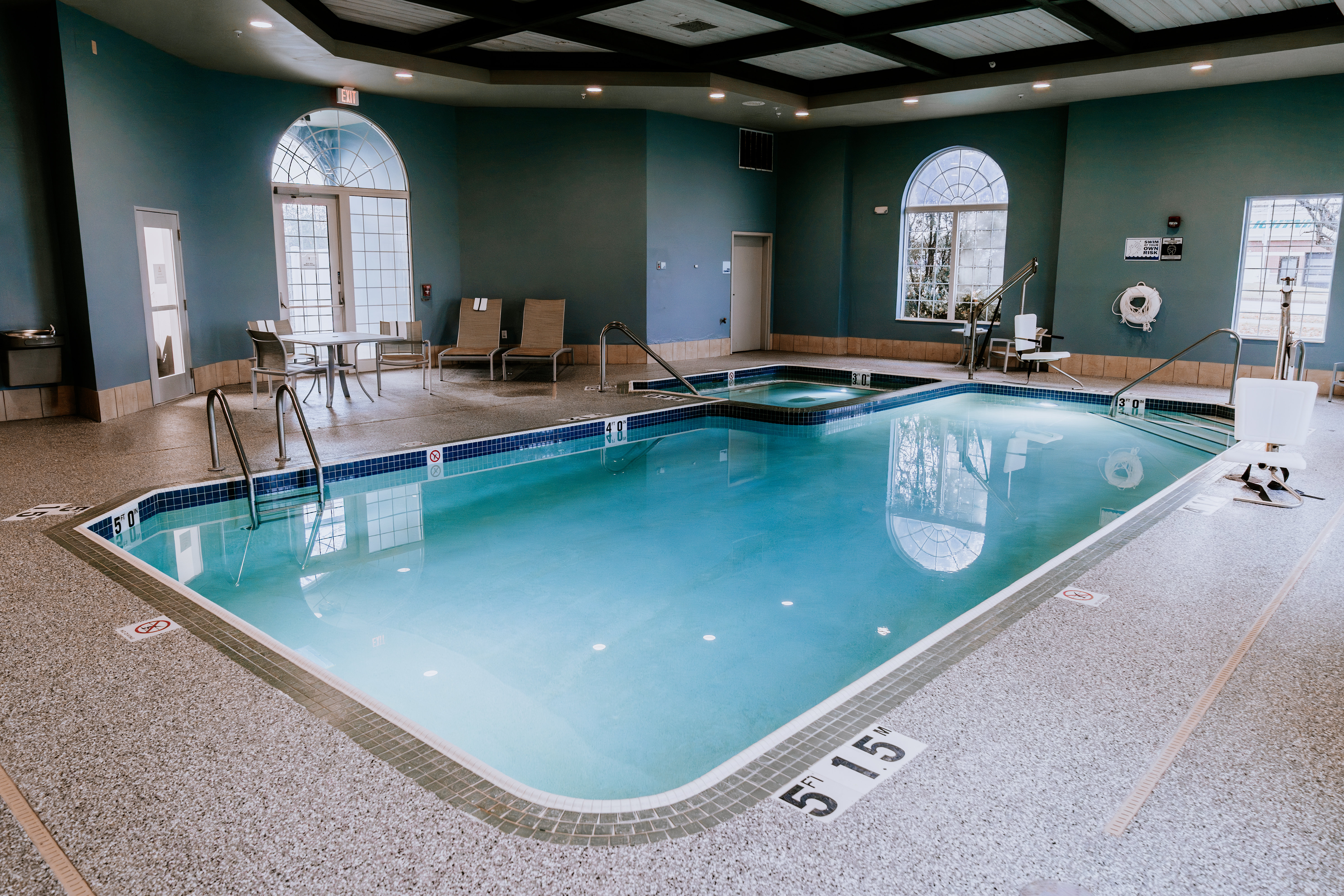 holiday inn express hotel and suites oshkosh by ihg