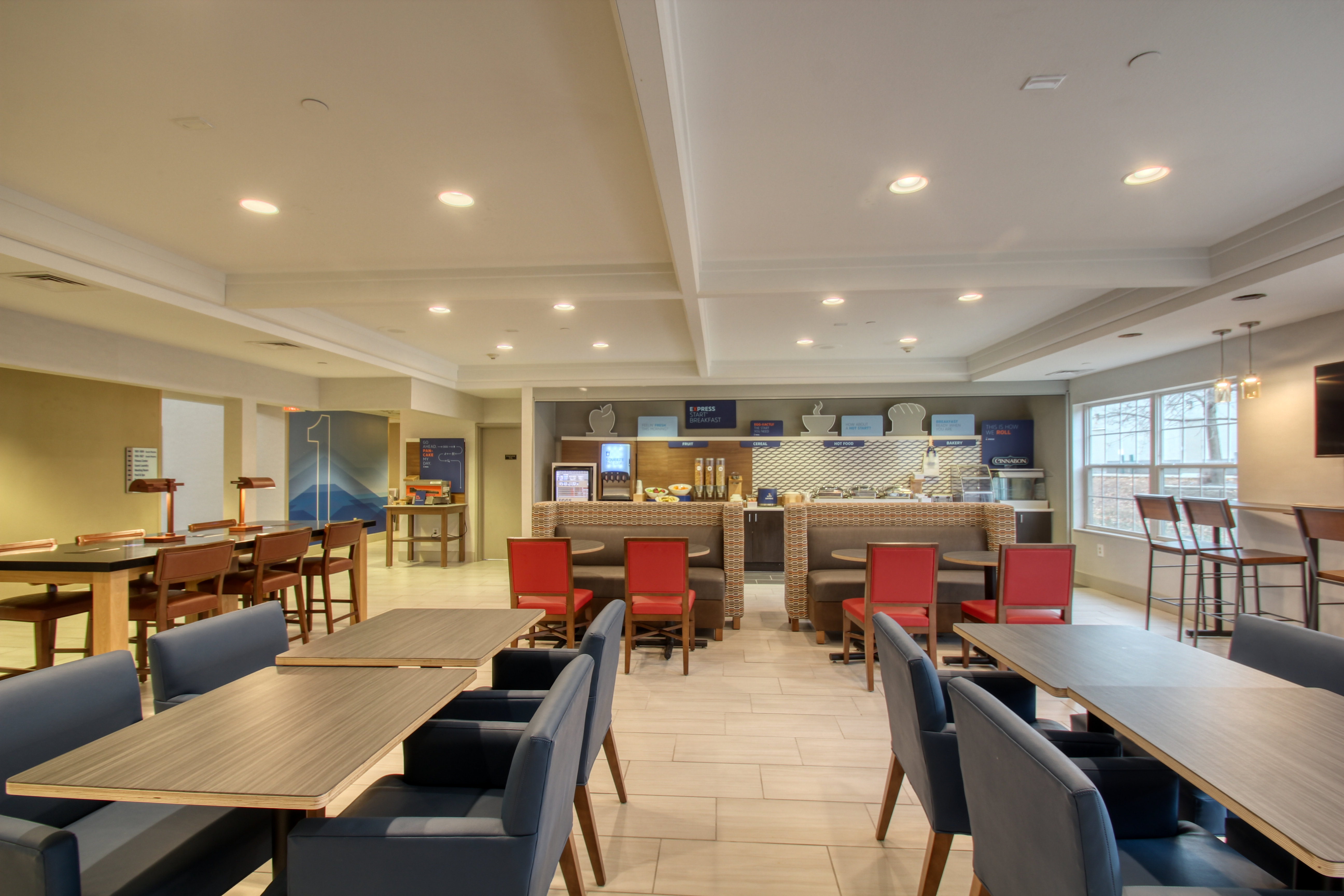 holiday inn express hotel and suites oshkosh by ihg