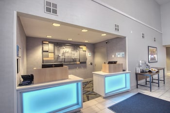 Holiday Inn Express Hotel & Suites Oshkosh By Ihg,Near Titan Stadium,3 star