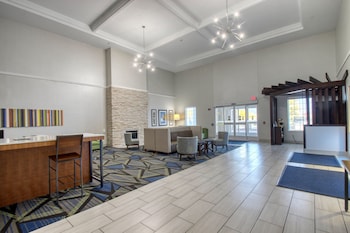 Holiday Inn Express Hotel & Suites Oshkosh By Ihg,Near Titan Stadium,3 star