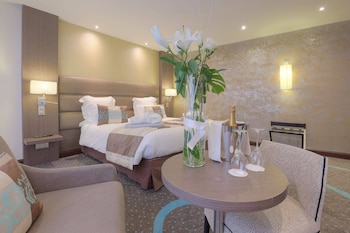 ha tel frana ois premier