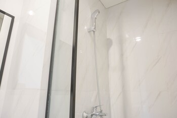 comfort and warm studio at ciputra world 2 apartment