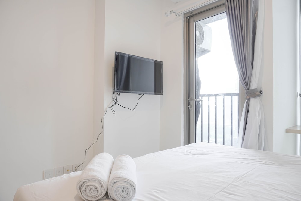 comfort and warm studio at ciputra world 2 apartment