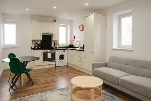 charles hope apartments swindon