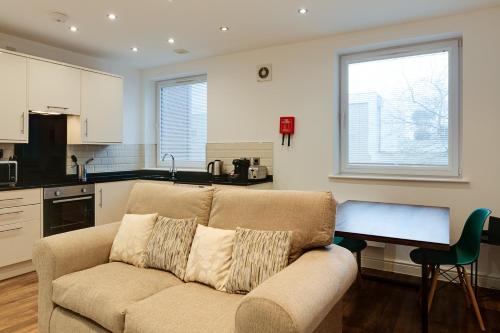 charles hope apartments swindon