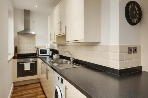 charles hope apartments swindon