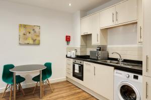 charles hope apartments swindon