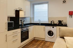 charles hope apartments swindon