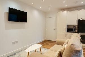 charles hope apartments swindon