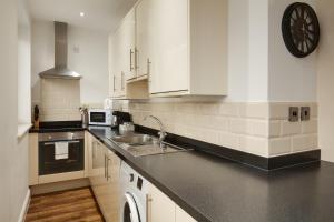 charles hope apartments swindon
