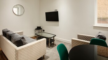 charles hope apartments swindon