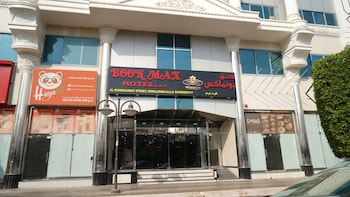 boonmax hotel l l c