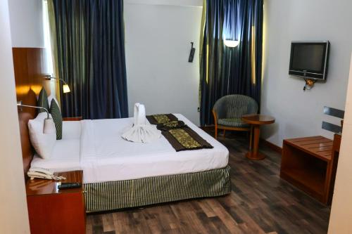 boonmax hotel l l c