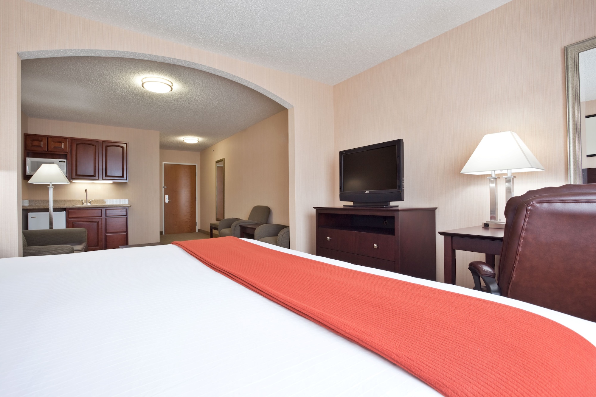 holiday inn express and suites dayton north tipp c