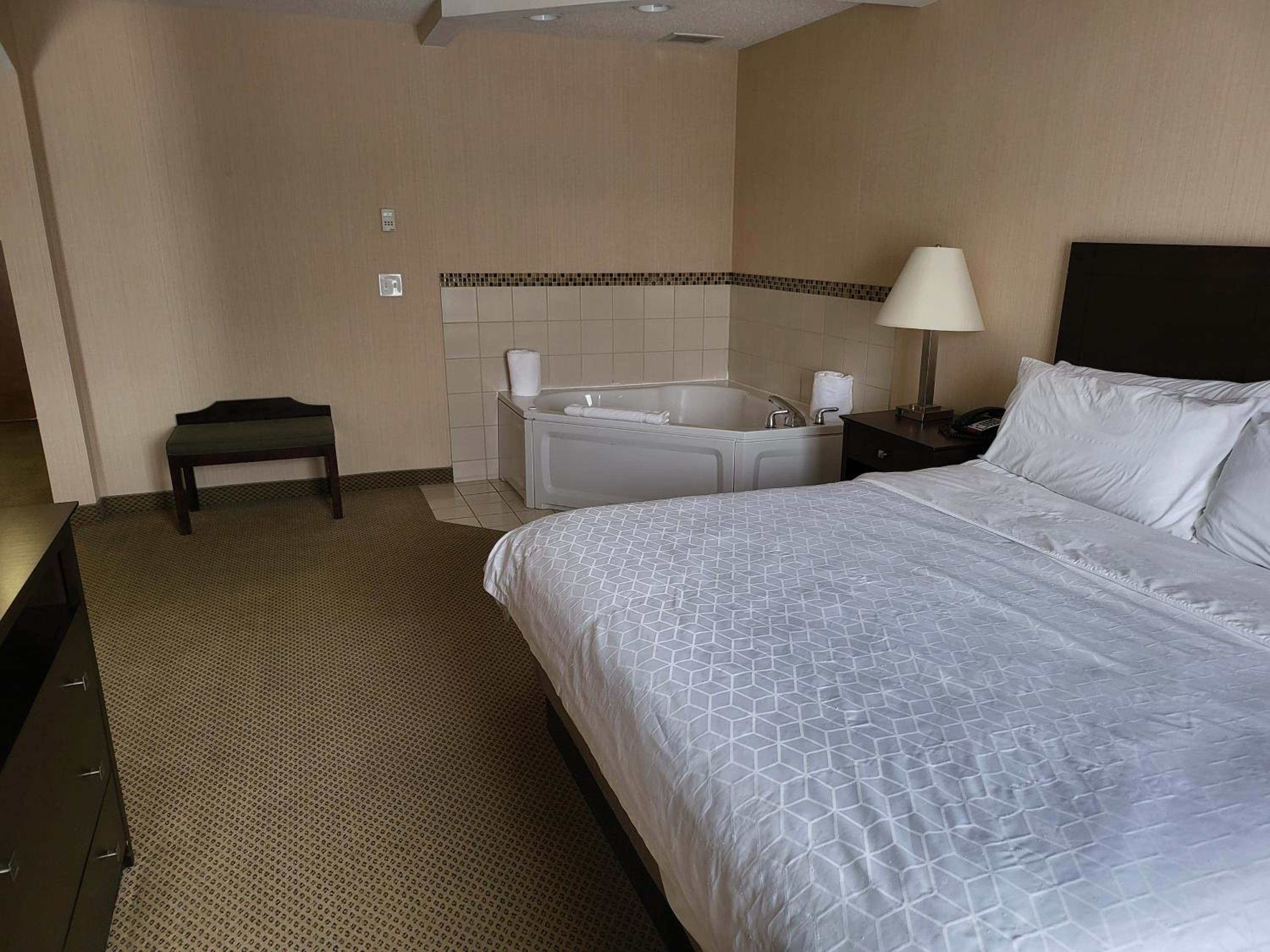 holiday inn express and suites dayton north tipp c
