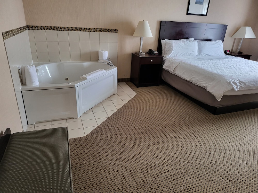 holiday inn express and suites dayton north tipp c