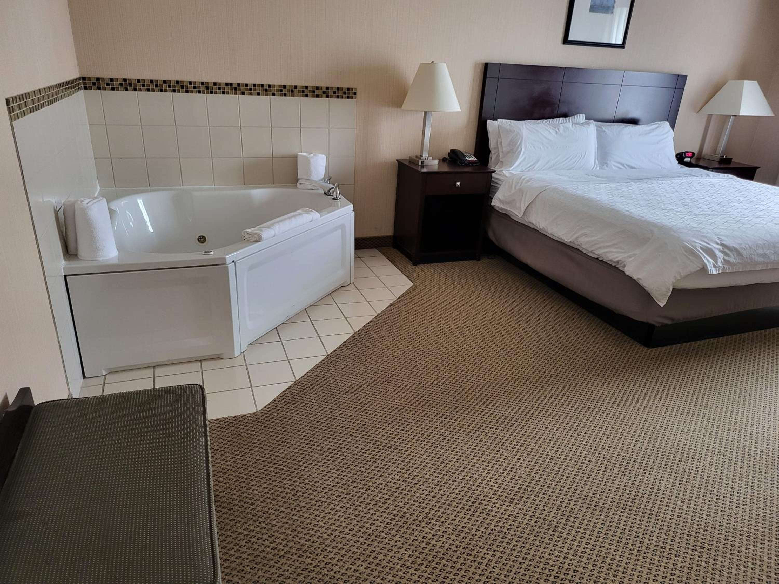 holiday inn express and suites dayton north tipp c