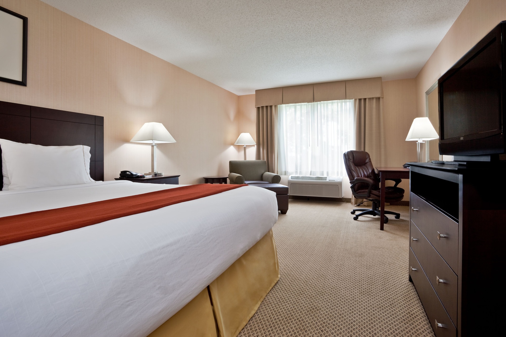 holiday inn express and suites dayton north tipp c
