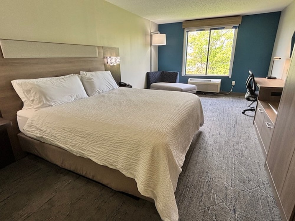 holiday inn express and suites dayton north tipp c