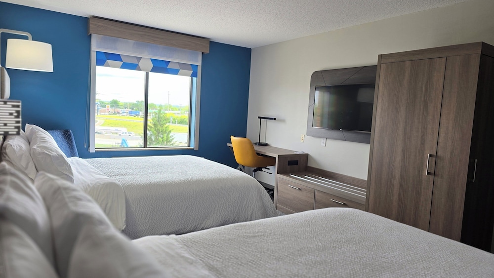 holiday inn express and suites dayton north tipp c