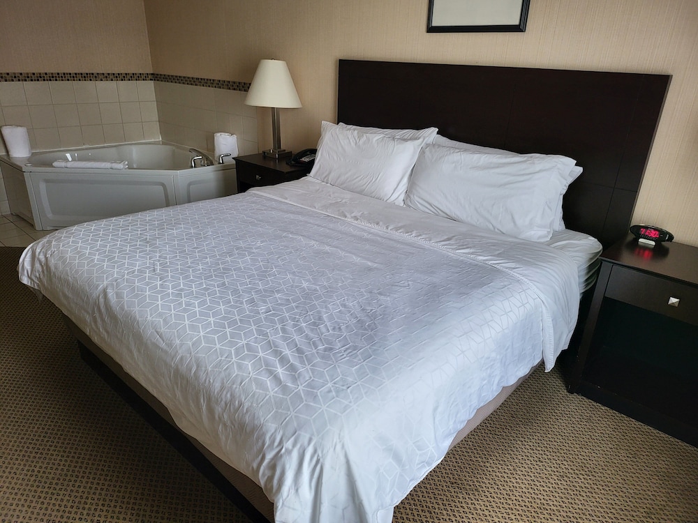 holiday inn express and suites dayton north tipp c