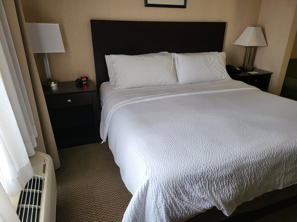 holiday inn express and suites dayton north tipp c