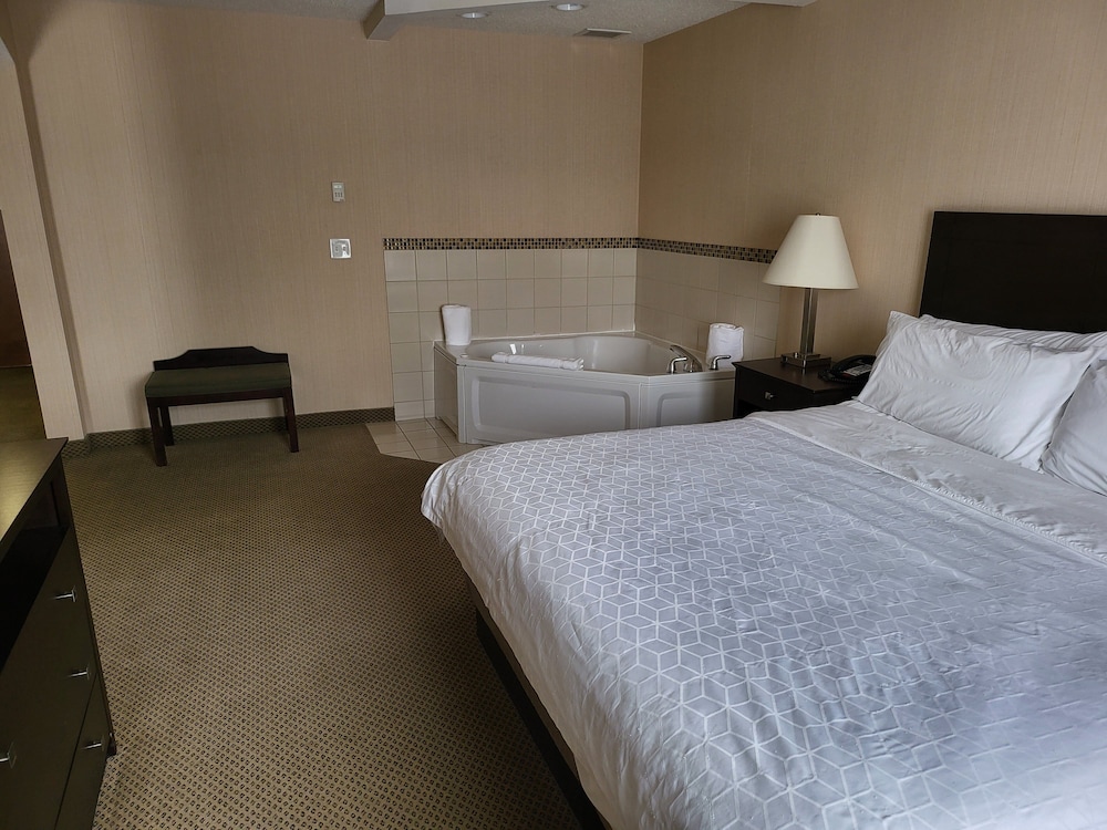 holiday inn express and suites dayton north tipp c