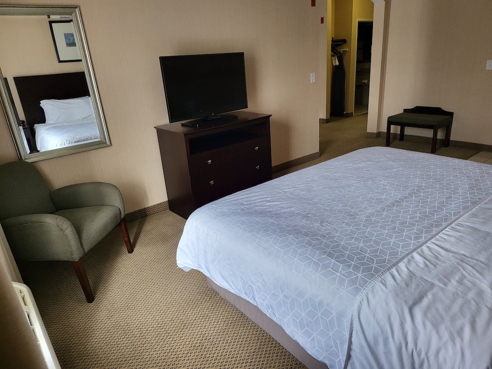 holiday inn express and suites dayton north tipp c