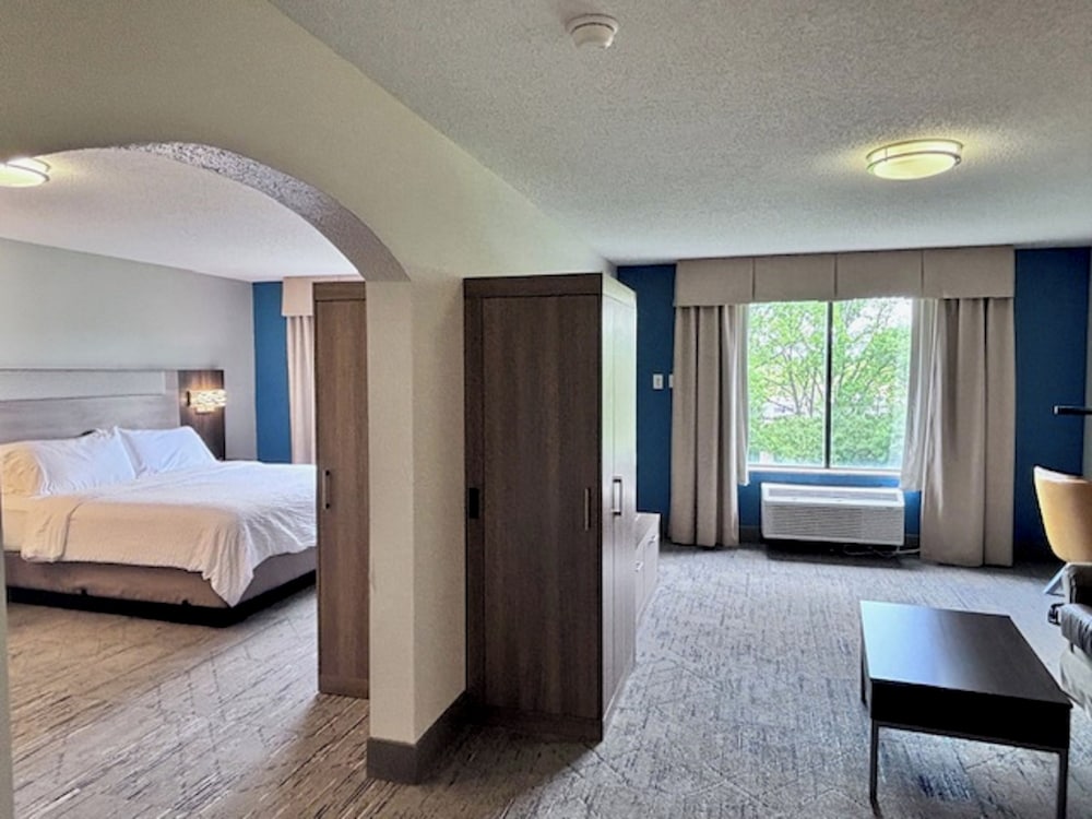 holiday inn express and suites dayton north tipp c